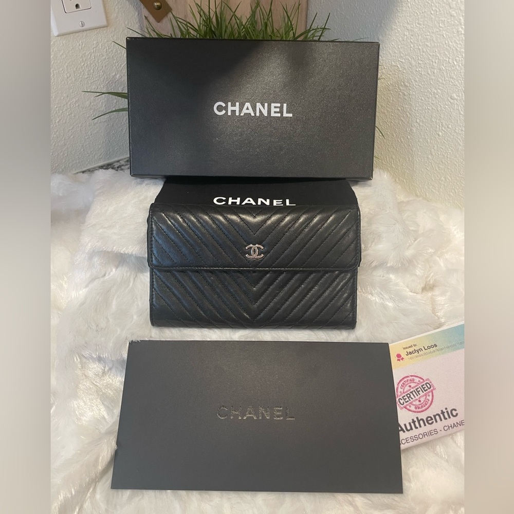 CHANEL Black Chevron Quilted Leather Wallet with Silver CC